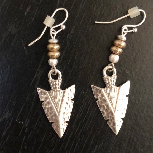 Arrowhead Earrings 🏹💘 - Picture 2 of 3